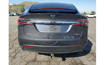tesla-model-x - 5