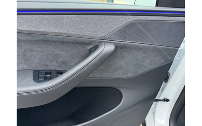 Tesla Model Y Juniper-2025\Standart, long-range 4x4 или Launch - автомобили, коли, обяви за нови и употребявани 9