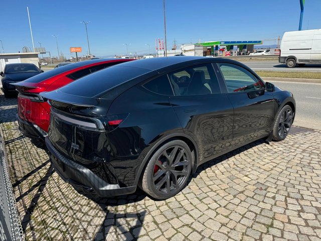 Tesla Model Y PERFOMANCE - 2026 - автомобили, коли, обяви за нови и употребявани 3