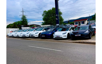Tesla Model Y 5 км/ T A X I /350ps/60kw - автомобили, коли, обяви за нови и употребявани 11