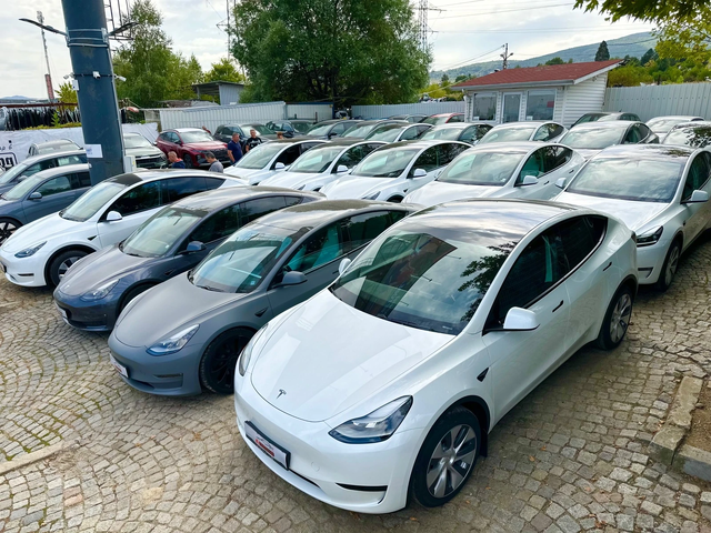 Tesla Model Y 5 км/ T A X I /350ps/60kw - автомобили, коли, обяви за нови и употребявани 4