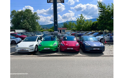 Tesla Model Y 5 км/ T A X I /350ps/60kw - автомобили, коли, обяви за нови и употребявани 9