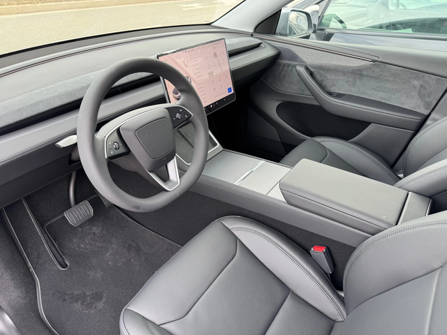 Tesla Model Y Juniper-2025\Standart, long-range 4x4 или Launch - автомобили, коли, обяви за нови и употребявани 10