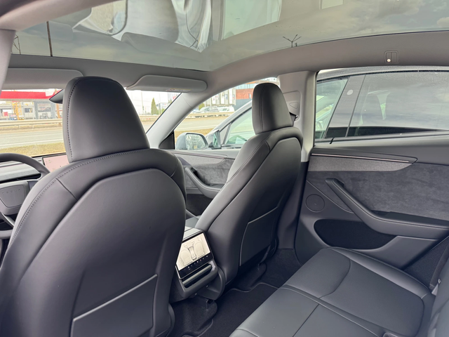 Tesla Model Y Juniper-2025\Standart, long-range 4x4 или Launch - автомобили, коли, обяви за нови и употребявани 11