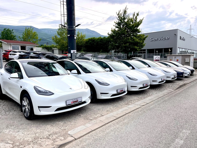 Tesla Model Y Dual Motor - автомобили, коли, обяви за нови и употребявани 6