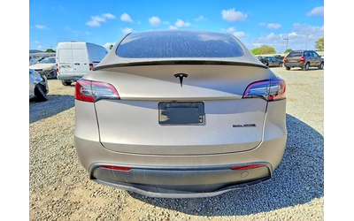 tesla-model-y - 5