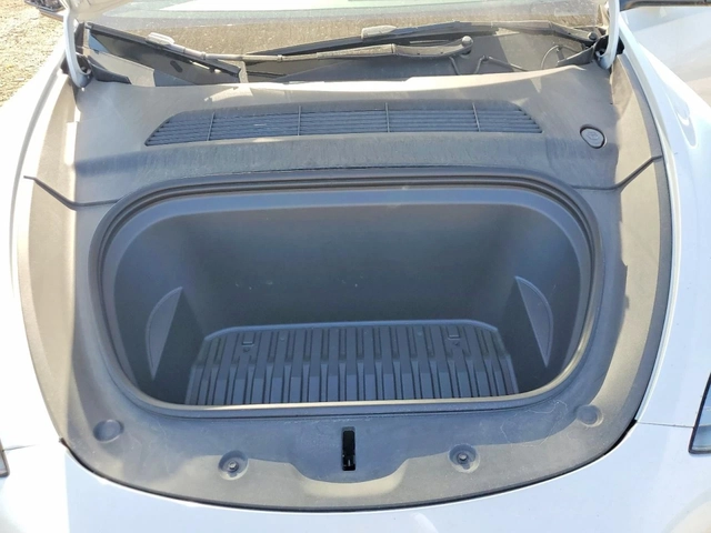 Tesla Model Y LONG RANGE /AWD - автомобили, коли, обяви за нови и употребявани 10