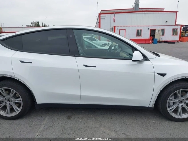 Tesla Model Y * LONG RANGE* DUAL MOTOR ALL-WHE* KEYLESS* Camera* - автомобили, коли, обяви за нови и употребявани 12