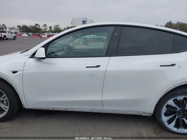 Tesla Model Y * LONG RANGE* DUAL MOTOR ALL-WHE* KEYLESS* Camera* - автомобили, коли, обяви за нови и употребявани 13
