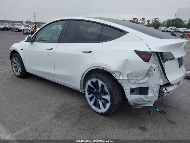 Tesla Model Y * LONG RANGE* DUAL MOTOR ALL-WHE* KEYLESS* Camera* - автомобили, коли, обяви за нови и употребявани 2
