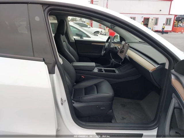 Tesla Model Y * LONG RANGE* DUAL MOTOR ALL-WHE* KEYLESS* Camera* - автомобили, коли, обяви за нови и употребявани 4