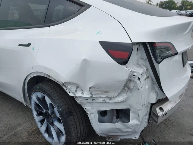 Tesla Model Y * LONG RANGE* DUAL MOTOR ALL-WHE* KEYLESS* Camera* - автомобили, коли, обяви за нови и употребявани 5