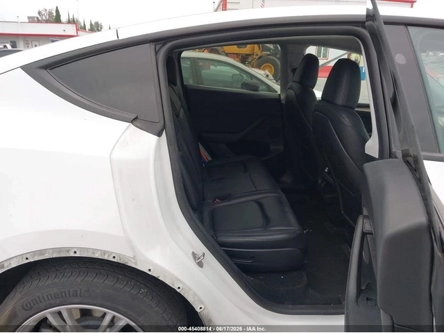 Tesla Model Y * LONG RANGE* DUAL MOTOR ALL-WHE* KEYLESS* Camera* - автомобили, коли, обяви за нови и употребявани 7