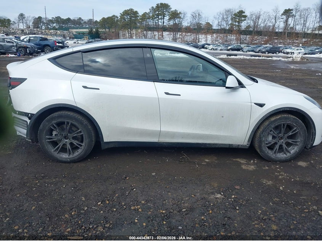Tesla Model Y ELECTRIC All Wheel Drive - автомобили, коли, обяви за нови и употребявани 12