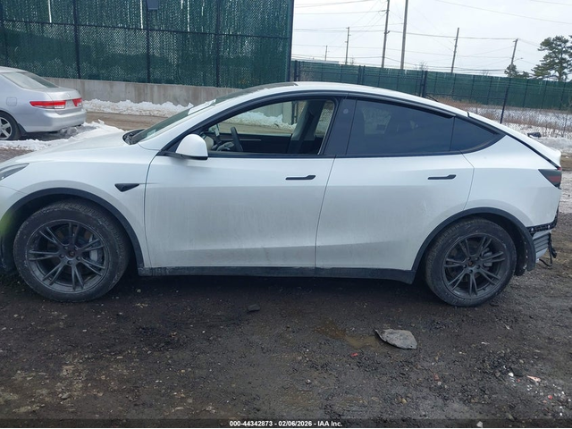 Tesla Model Y ELECTRIC All Wheel Drive - автомобили, коли, обяви за нови и употребявани 13