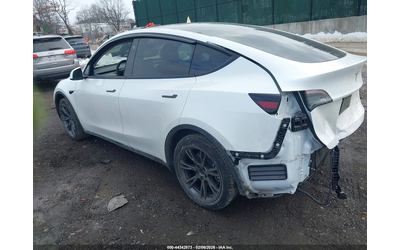 tesla-model-y-electric-all-wheel-drive - 2