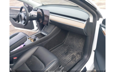 tesla-model-y-electric-all-wheel-drive - 4