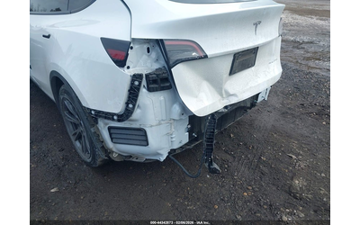 tesla-model-y-electric-all-wheel-drive - 5