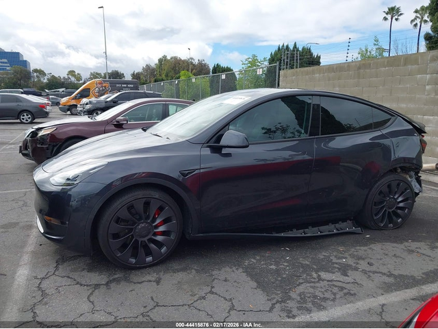 Tesla Model Y ELECTRIC All Wheel Drive - автомобили, коли, обяви за нови и употребявани 13