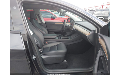 tesla-model-y-electric-all-wheel-drive - 4