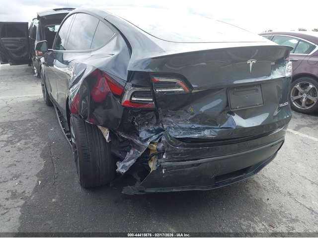 Tesla Model Y ELECTRIC All Wheel Drive - автомобили, коли, обяви за нови и употребявани 5