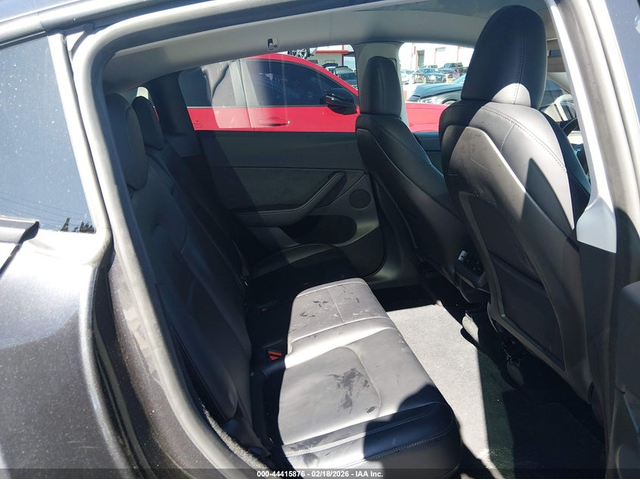 Tesla Model Y ELECTRIC All Wheel Drive - автомобили, коли, обяви за нови и употребявани 7