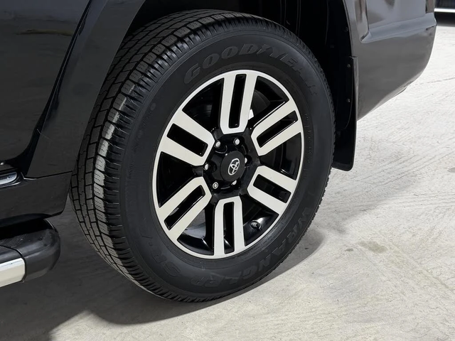 Toyota 4runner 4.0* V6* ПОДГРЕВ* КАМЕРА* КЕЙЛЕС* LANE* ASSIST - автомобили, коли, обяви за нови и употребявани 4