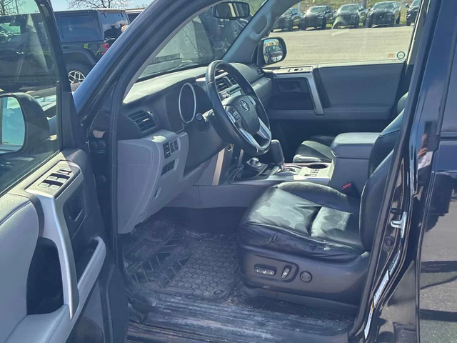Toyota 4runner | SR5 | PANO | CARFAX - автомобили, коли, обяви за нови и употребявани 6