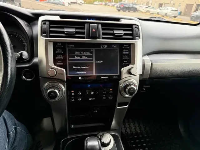 Toyota 4Runner 4x4 | SR5| Navigation/Leather/Sunroof/Rear Camera - автомобили, коли, обяви за нови и употребявани 5