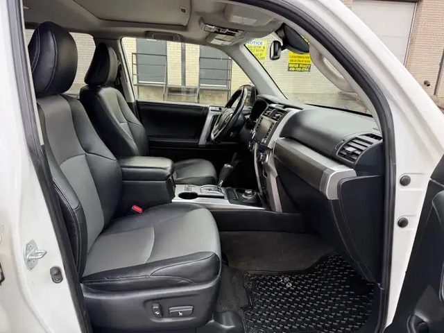 Toyota 4runner 4x4 | SR5| Navigation/Leather/Sunroof/Rear Camera - автомобили, коли, обяви за нови и употребявани 10