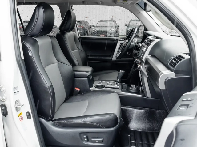 Toyota 4runner 4.0* V6* ПОДГРЕВ* КАМЕРА* КЕЙЛЕС* LANE* ASSIST - автомобили, коли, обяви за нови и употребявани 14