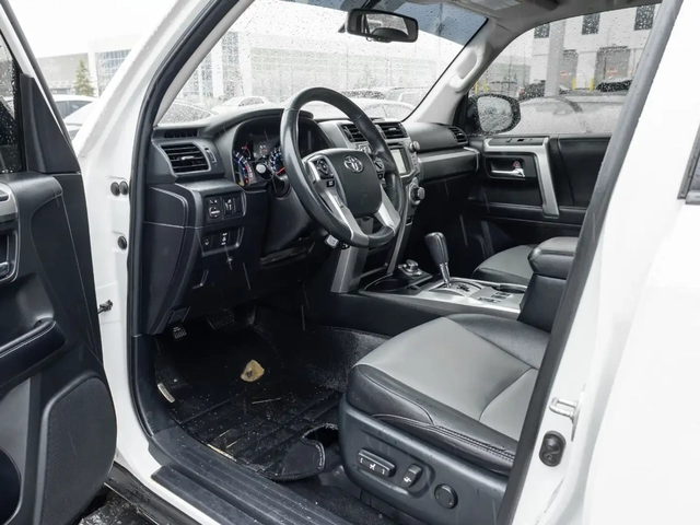 Toyota 4runner 4.0* V6* ПОДГРЕВ* КАМЕРА* КЕЙЛЕС* LANE* ASSIST - автомобили, коли, обяви за нови и употребявани 6