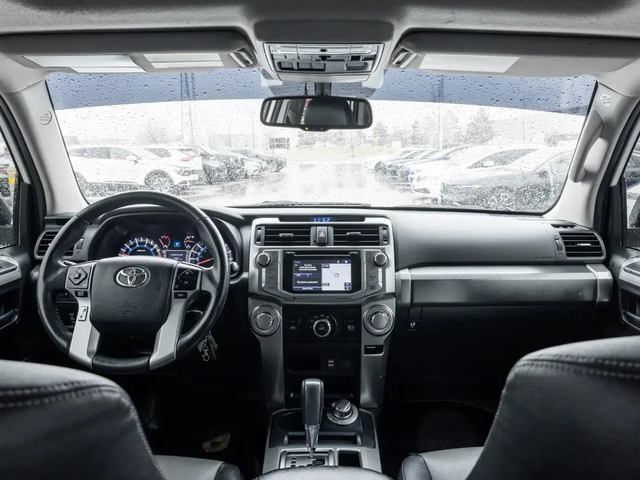 Toyota 4runner 4.0* V6* ПОДГРЕВ* КАМЕРА* КЕЙЛЕС* LANE* ASSIST - автомобили, коли, обяви за нови и употребявани 7