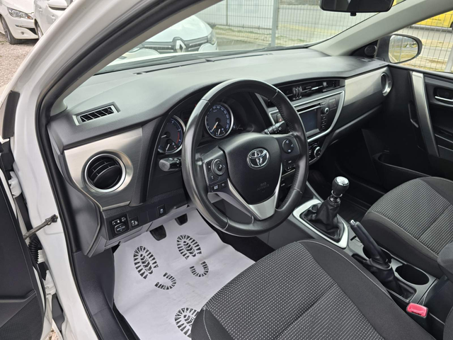 Toyota Auris 1.4 D4D - автомобили, коли, обяви за нови и употребявани 5