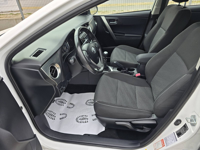 Toyota Auris 1.4 D4D - автомобили, коли, обяви за нови и употребявани 6