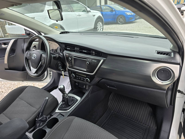 Toyota Auris 1.4 D4D - автомобили, коли, обяви за нови и употребявани 7