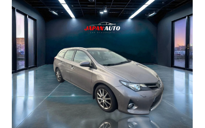 toyota-auris - 1