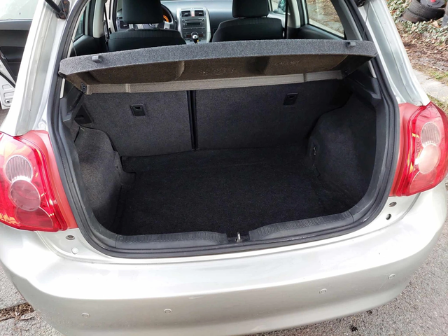 Toyota Auris 1,4i 97ps - автомобили, коли, обяви за нови и употребявани 12