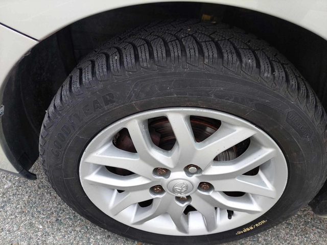 Toyota Auris 1,4i 97ps - автомобили, коли, обяви за нови и употребявани 14