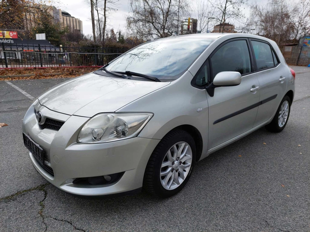 Toyota Auris 1,4i 97ps - автомобили, коли, обяви за нови и употребявани 1