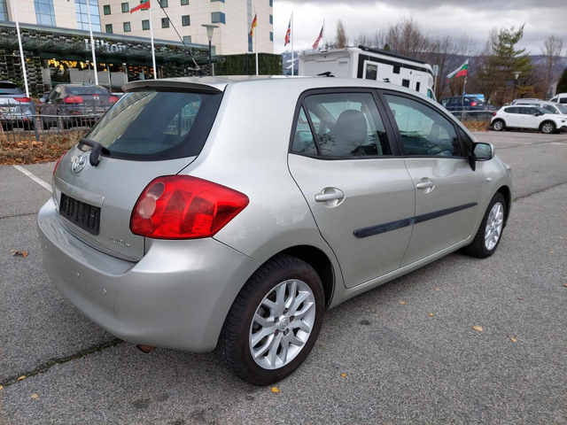 Toyota Auris 1,4i 97ps - автомобили, коли, обяви за нови и употребявани 3
