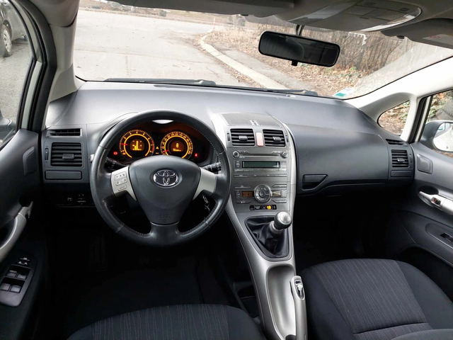 Toyota Auris 1,4i 97ps - автомобили, коли, обяви за нови и употребявани 5