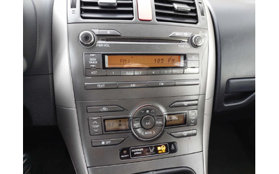 Toyota Auris 1,4i 97ps - автомобили, коли, обяви за нови и употребявани 8