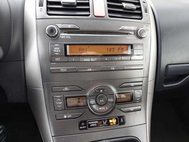 Toyota Auris 1,4i 97ps - автомобили, коли, обяви за нови и употребявани 8