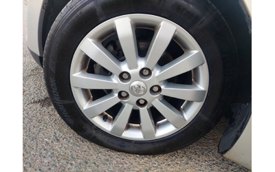 Toyota Auris 1, 6i  УНИКАТ!!! - автомобили, коли, обяви за нови и употребявани 13