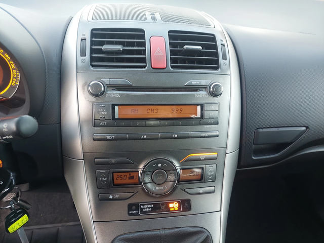 Toyota Auris 1, 6i  УНИКАТ!!! - автомобили, коли, обяви за нови и употребявани 8