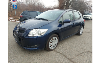 toyota-auris - 1