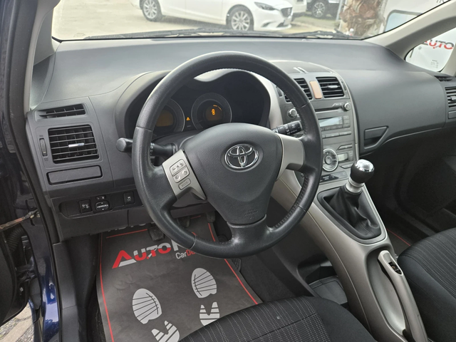 Toyota Auris 2.0D4d-126кс= 136.000км= 6СК= КЛИМАТРОНИК - автомобили, коли, обяви за нови и употребявани 7