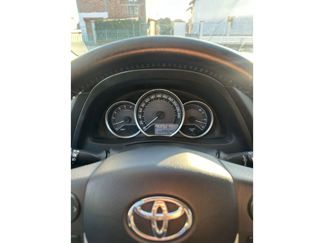 Toyota Auris - автомобили, коли, обяви за нови и употребявани 13