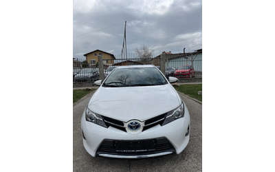 toyota-auris - 1